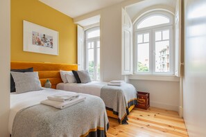 4 bedrooms, iron/ironing board, Internet, bed sheets