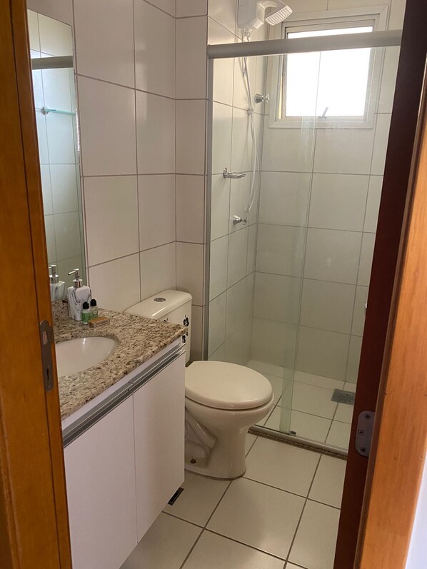Hair dryer, towels, soap, toilet paper - 2/4 apartment, facing Macambiras Park with fantastic sunset. (Jardim Europa Goiânia)