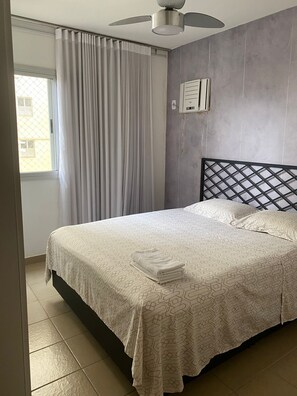 2 bedrooms, internet, bed sheets