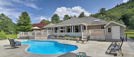 Outdoor pool, a heated pool