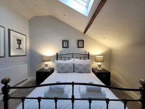 3 habitaciones, tabla de planchar con plancha y acceso a internet 