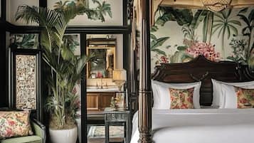 5 bedrooms, iron/ironing board, WiFi, bed sheets