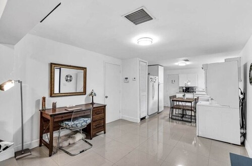 Ultimate Miami Headquarters 4 Car Parking Pet Friendly & Private Patio