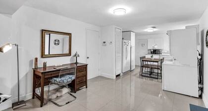 Ultimate Miami Headquarters 4 Car Parking Pet Friendly & Private Patio