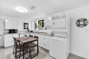 Talo, 3 makuuhuonetta, patio, näköala puutarhaan | Sisätilat