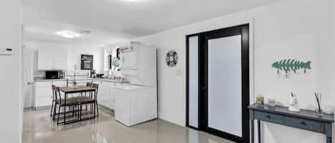House, 3 Bedrooms, Patio, Garden View | Interior