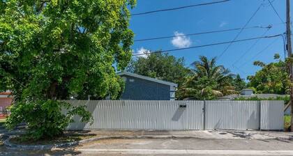 Room-vibrant Miami Living- Buena Vista V