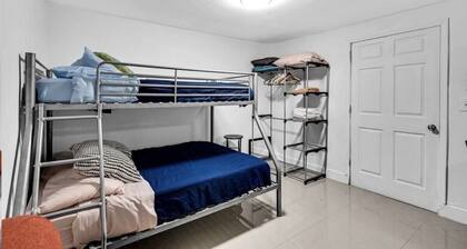Room-vibrant Miami Living- Buena Vista V