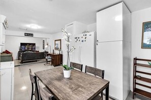 Room, 3 Bedrooms, Patio, Garden View | Dining room