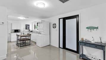 Casa, 3 quartos, varanda, vista para o jardim | Parte interna