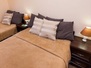 2 bedrooms, in-room safe, iron/ironing board, free WiFi