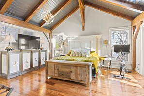 6 Schlafzimmer, Schreibtisch, Bügeleisen/Bügelbrett, Reisekinderbett