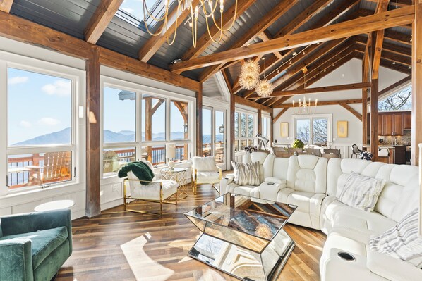 TV connectée, cheminée, baby-foot