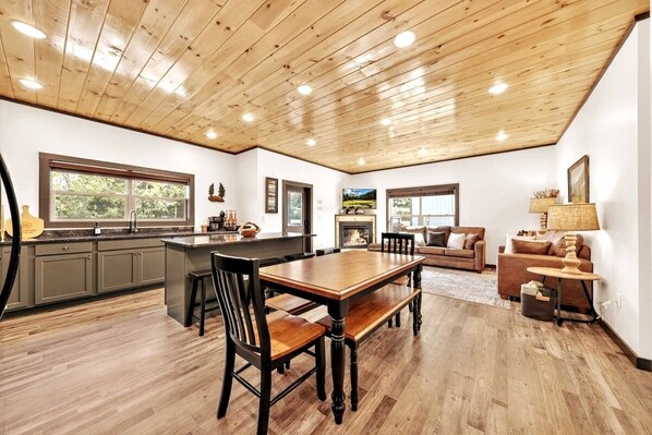 Dining - NEW*Hot Tub*King Beds*Games*Firepit*EV Charger (Sevierville)