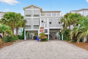 Exterior - 5 BR in Desired Neighborhood with Pool & Steps from Beach! By Williamson Realty (Ocean Isle Beach)