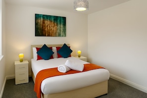 1 bedroom, iron/ironing board, WiFi, bed sheets - Flexistay hub at Watford (Double Room with Private Bathroom) (Leavesden)