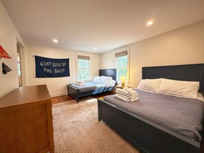 4 chambres, fer et planche à repasser, Wi-Fi, literie fournie