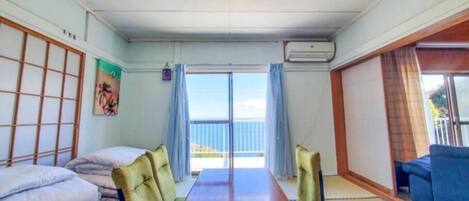 Blackout drapes, free WiFi