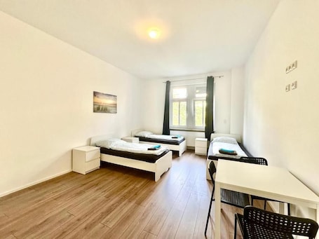 笔记本电脑工作区、免费 WiFi