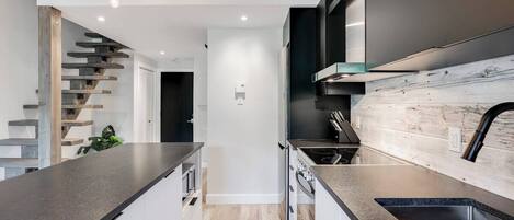 Kühlschrank, Mikrowelle, Ofen, Geschirrspüler