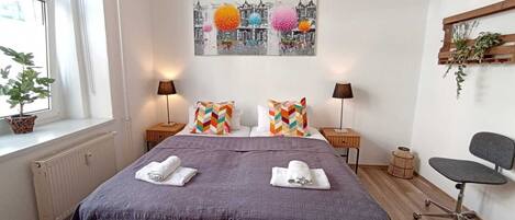 Iron/ironing board, WiFi, bed sheets