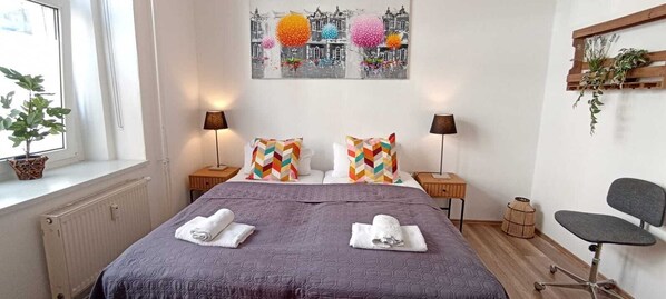 Iron/ironing board, WiFi, bed sheets