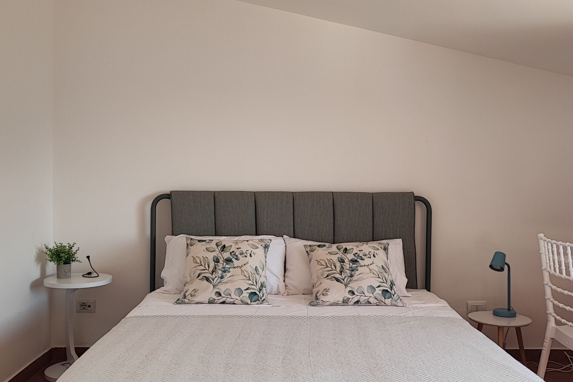 1 bedroom, desk, WiFi, bed sheets