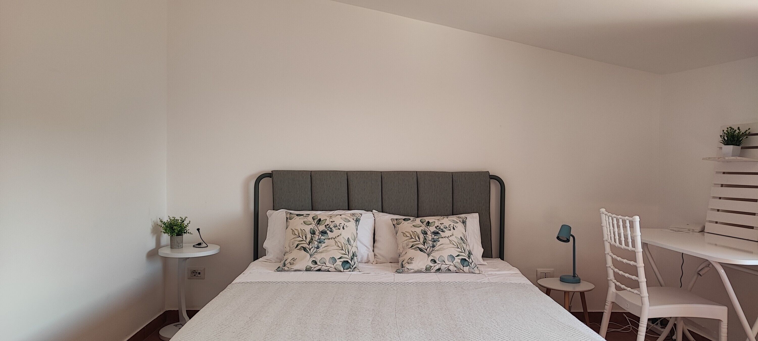 1 slaapkamer, een bureau, wifi, beddengoed