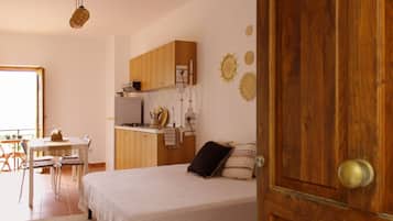 1 dormitorio, escritorio, wifi y ropa de cama