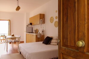 1 bedroom, desk, WiFi, bed sheets