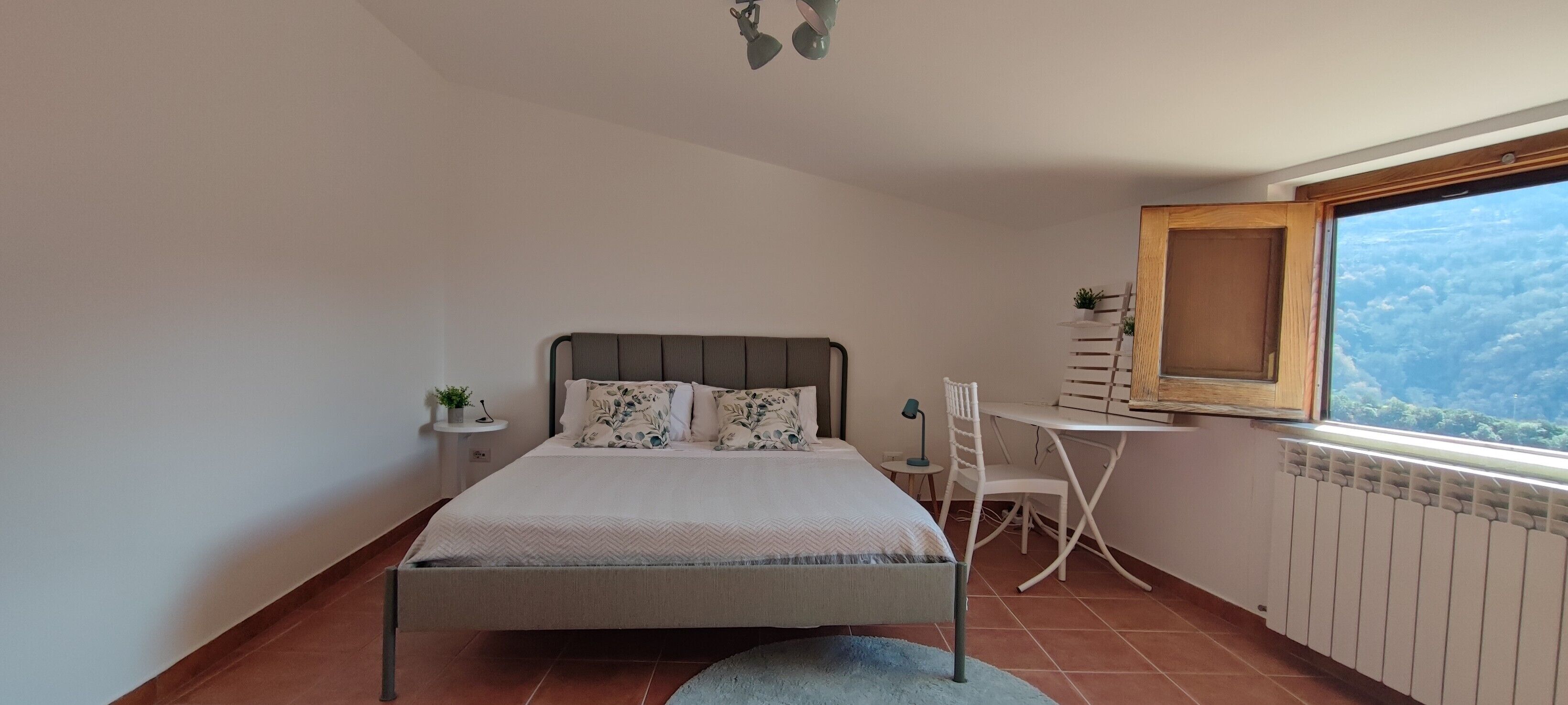 1 sovrum, skrivbord, wi-fi och sängkläder