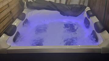 Bañera de hidromasaje interior