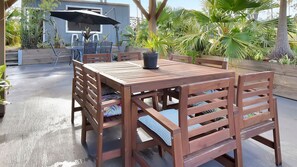 屋外ダイニングエリア