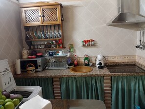 Fridge, microwave, stovetop, coffee/tea maker - 'Casa Rural Cuesta Málaga' with Mountain Views, Private Pool, and Air Conditioning (Málaga)