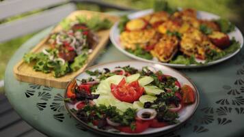 Päivittäinen buffetaamiainen (15 USD per henkilö)