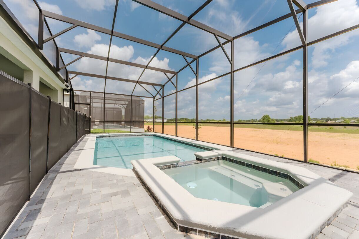 Sisäuima-allas, ulkouima-allas