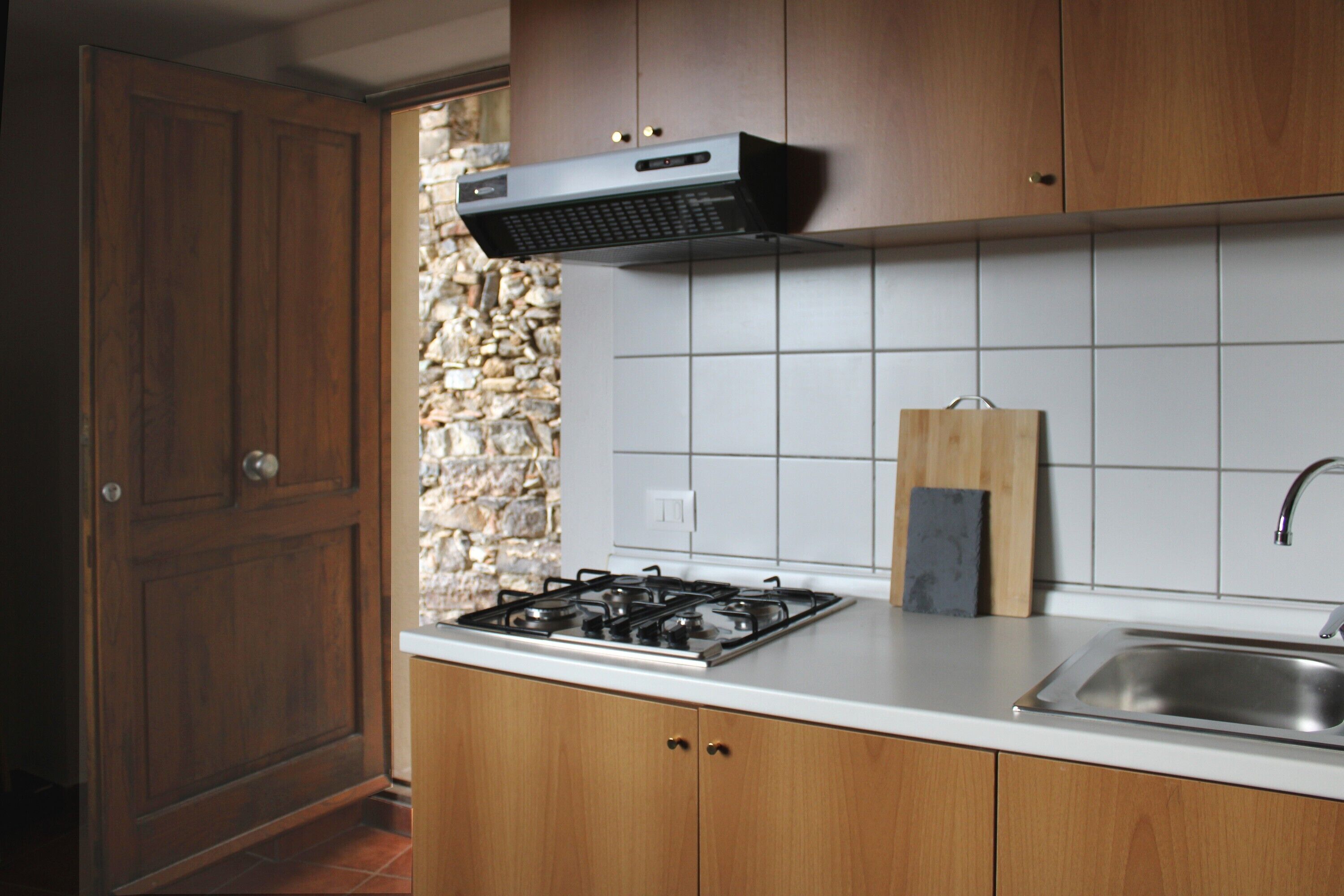 Fridge, oven, stovetop, electric kettle