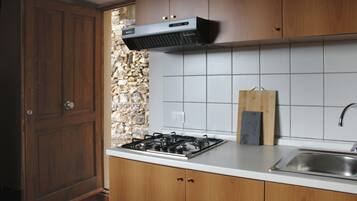 Geladeira, fogão, cooktop, chaleira elétrica