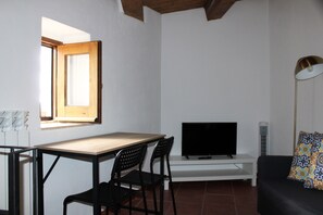 TV - Lumiravista - Alto: Maisonette with Panoramic Views in Historic Sangineto (Sangineto)