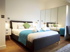 3 bedrooms, iron/ironing board, free WiFi, bed sheets