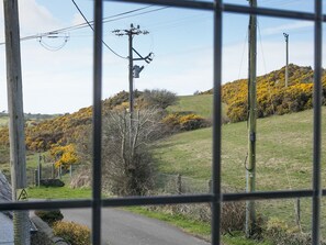 Property grounds - Modern, Character Welsh Cottage with Garden - Pass the Keys (Penysarn)