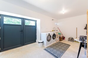 المنشأة من الداخل