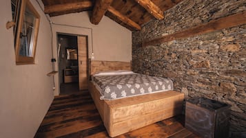 4 bedrooms, bed sheets