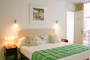 4 bedrooms, WiFi, bed sheets