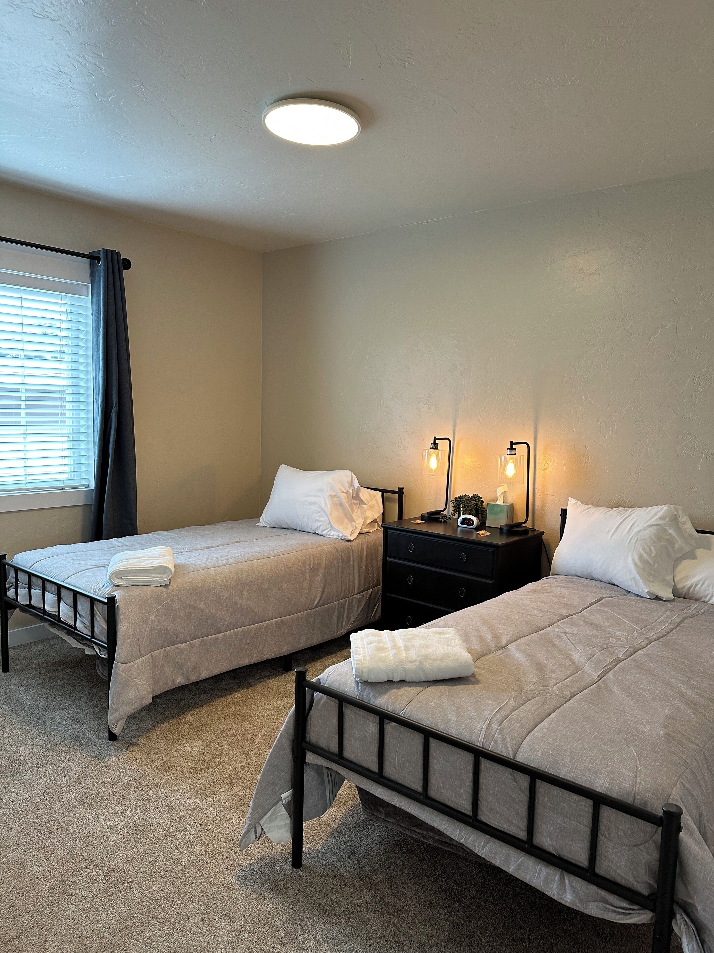 9 habitaciones, tabla de planchar con plancha, wifi y ropa de cama 