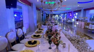 Instal·lacions cobertes per a la celebració de casaments