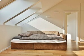 2 bedrooms, iron/ironing board, travel cot, WiFi