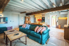 舒適單棟房屋, 3 間臥室, 非吸煙房, 泳池景 | 客廳