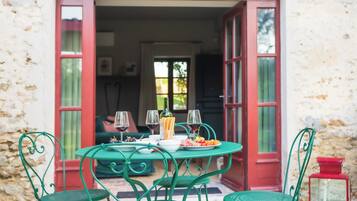 Maison Confort, 1 grand lit et 1 canapé-lit, non-fumeurs, vue jardin | Terrasse/Patio