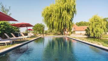 Sesongbasert utendørsbasseng